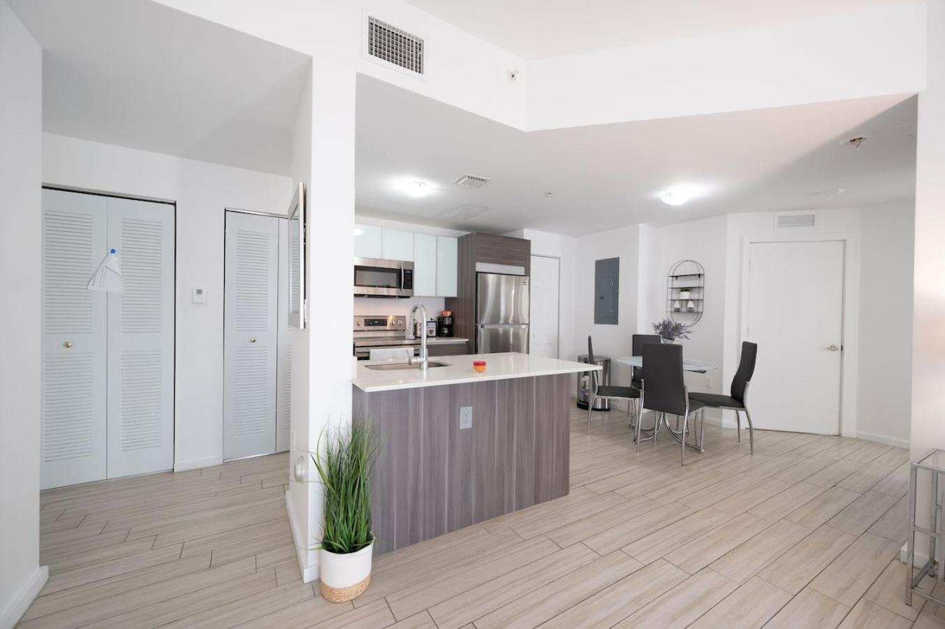 마이애미 Subtle 2 Bed In Edgewater Downtown With Free Parking 아파트 외부 사진